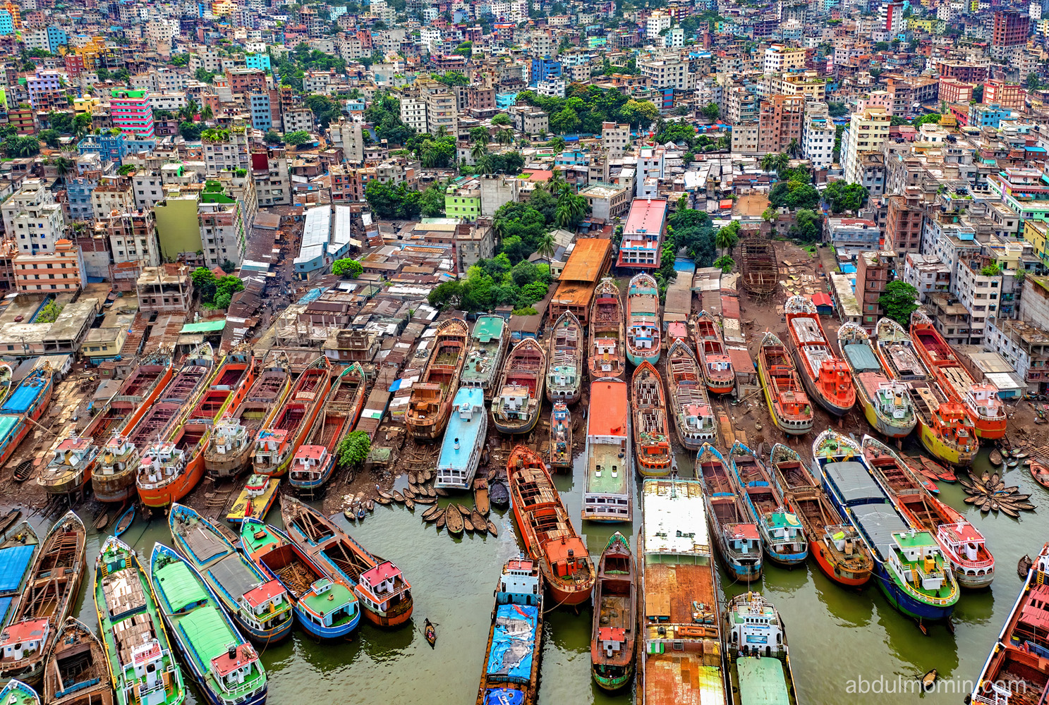 Petal-Like Arranged Boats, Shipyards, Coal and Sand Workers