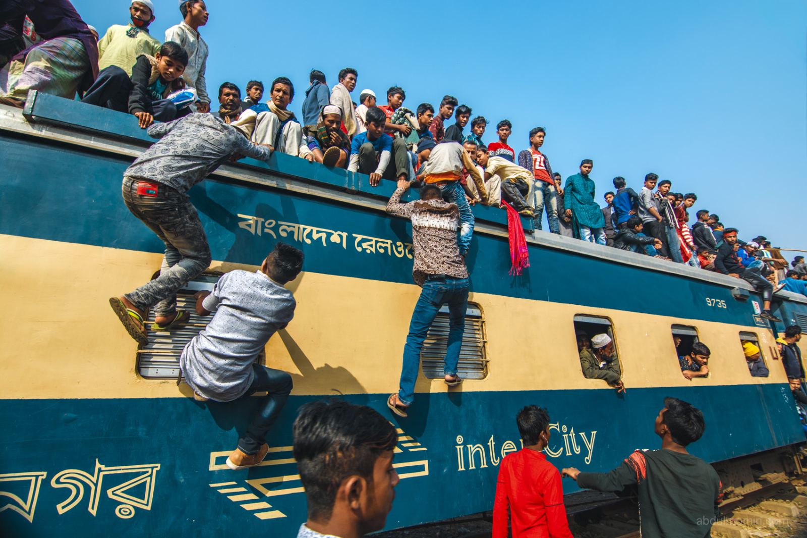 Dhaka Muslim Congregation Final Prayer and Train Rush